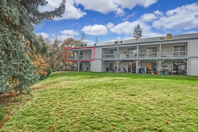 BEAUTIFUL LIGHT AND BRIGHT END UNIT with views of the golf on Oak Knoll Golf Course in Oregon - for sale on GolfHomes.com, golf home, golf lot