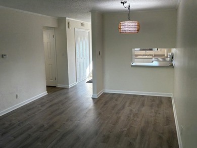 BEAUTIFUL LIGHT AND BRIGHT END UNIT with views of the golf on Oak Knoll Golf Course in Oregon - for sale on GolfHomes.com, golf home, golf lot