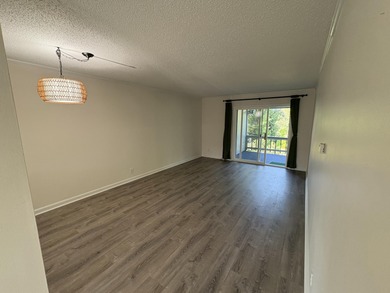 BEAUTIFUL LIGHT AND BRIGHT END UNIT with views of the golf on Oak Knoll Golf Course in Oregon - for sale on GolfHomes.com, golf home, golf lot