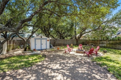 Welcome to easy living in Rockport Country Club. 101 Bay Hills on Rockport Country Club in Texas - for sale on GolfHomes.com, golf home, golf lot