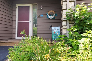 Nicely updated golf villa. Overlooking Eagle Ridge East Golf on  in Illinois - for sale on GolfHomes.com, golf home, golf lot