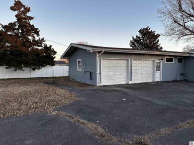 Welcome home to this delightful 3 bedroom charming midcentury on Rolling Hills Country Club in Kentucky - for sale on GolfHomes.com, golf home, golf lot