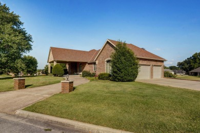 Lovely all-brick, one-owner home in this prime subdivision that on Fremont Hills Country Club in Missouri - for sale on GolfHomes.com, golf home, golf lot
