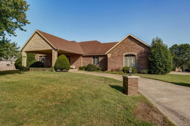 Lovely all-brick, one-owner home in this prime subdivision that on Fremont Hills Country Club in Missouri - for sale on GolfHomes.com, golf home, golf lot