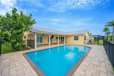 Waterfront and no flood damage due to an 11' elevation!  Welcome on Apollo Beach Golf and Sea Club in Florida - for sale on GolfHomes.com, golf home, golf lot