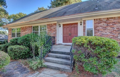 This spacious home in Foxwood offers 3 bedrooms and 3 1/2  baths on Foxwood Golf Club in Arkansas - for sale on GolfHomes.com, golf home, golf lot