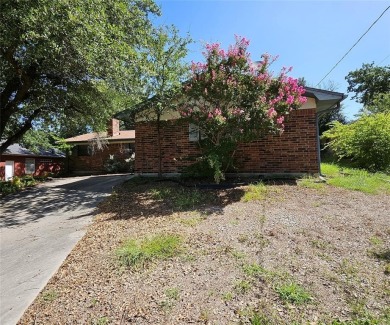 Investor Opportunity! Golf course lot with 3 bed, 2 bath, 2-car on The Club At Runaway Bay in Texas - for sale on GolfHomes.com, golf home, golf lot
