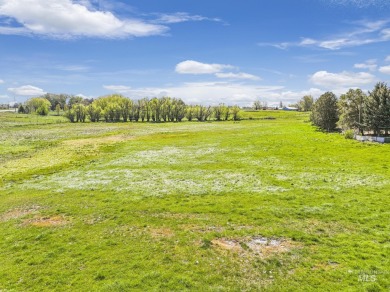 Located near the Gooding Country Club and Golf Course, this on Gooding Country Club in Idaho - for sale on GolfHomes.com, golf home, golf lot