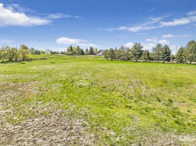 Located near the Gooding Country Club and Golf Course, this on Gooding Country Club in Idaho - for sale on GolfHomes.com, golf home, golf lot