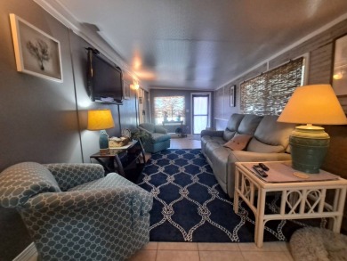 Great Location !!! Comes Fully Furnished and Move-In Ready  ! on Riverwood Golf Club in Florida - for sale on GolfHomes.com, golf home, golf lot
