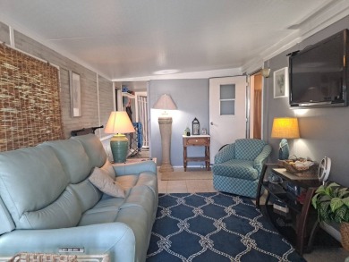 Great Location !!! Comes Fully Furnished and Move-In Ready  ! on Riverwood Golf Club in Florida - for sale on GolfHomes.com, golf home, golf lot