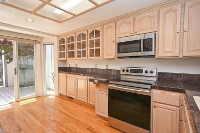 Very popular single story detached home on the golf course is in on Crow Canyon Country Club in California - for sale on GolfHomes.com, golf home, golf lot