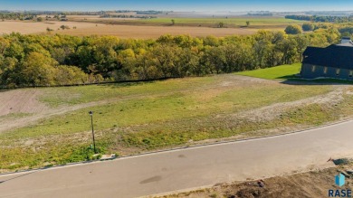 Looking for the perfect location to build your dream home? Look on Willow Run Golf Course in South Dakota - for sale on GolfHomes.com, golf home, golf lot