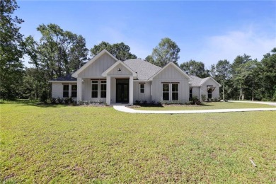 Gorgeous new construction located in the quiet wooded Abita Golf on Abita Springs Golf Club in Louisiana - for sale on GolfHomes.com, golf home, golf lot