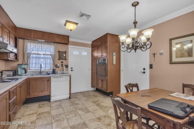 This popular Baronet is in move in condition. Situated one block on Greenbriar Woodlands in New Jersey - for sale on GolfHomes.com, golf home, golf lot