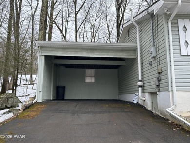 Tanglwood Lakes Community at Lake Wallenpaupack! This Modern and on Paupack Hills Golf and Country Club in Pennsylvania - for sale on GolfHomes.com, golf home, golf lot