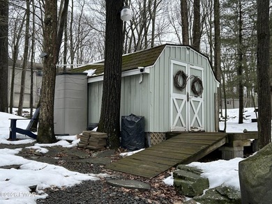 Tanglwood Lakes Community at Lake Wallenpaupack! This Modern and on Paupack Hills Golf and Country Club in Pennsylvania - for sale on GolfHomes.com, golf home, golf lot