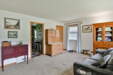 Welcome to this adorable home, waiting for a new owner!  Close on Sandy Hollow Golf Course in Illinois - for sale on GolfHomes.com, golf home, golf lot