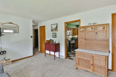 Welcome to this adorable home, waiting for a new owner!  Close on Sandy Hollow Golf Course in Illinois - for sale on GolfHomes.com, golf home, golf lot