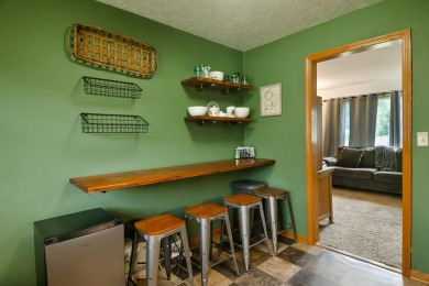 Welcome to this adorable home, waiting for a new owner!  Close on Sandy Hollow Golf Course in Illinois - for sale on GolfHomes.com, golf home, golf lot
