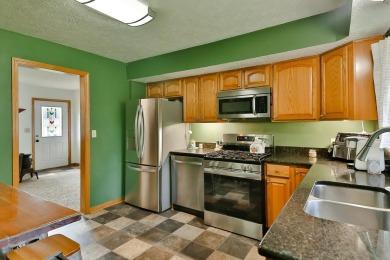 Welcome to this adorable home, waiting for a new owner!  Close on Sandy Hollow Golf Course in Illinois - for sale on GolfHomes.com, golf home, golf lot