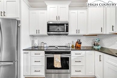 Custom-built Craftsman home at Mt. Air Golf Course offering on Mountain Aire Golf Course in North Carolina - for sale on GolfHomes.com, golf home, golf lot