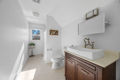 Experience the home and lifestyle you've been waiting for. Step on Bay Pointe Country Club in Massachusetts - for sale on GolfHomes.com, golf home, golf lot