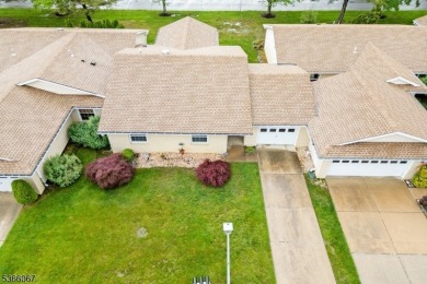 Welcome to this awesome buy in Clearbrook! Enjoy easy living in on Clearbrook Golf Club in New Jersey - for sale on GolfHomes.com, golf home, golf lot