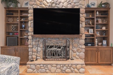 Set along Hole 8 of The Rockport Country Club Golf Course, this on Rockport Country Club in Texas - for sale on GolfHomes.com, golf home, golf lot