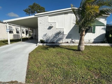 Beautifully Renovated 2-Bedroom, 2-Bath Home with Stunning Lake on Vista Plantation Golf Club in Florida - for sale on GolfHomes.com, golf home, golf lot