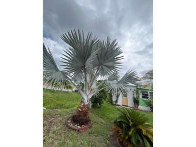 Move in and enjoy all that Spanish Lakes has to offer.  Lot rent on Spanish Lakes I in Florida - for sale on GolfHomes.com, golf home, golf lot