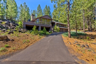 Welcome to GM 419 where beauty and tranquility await. In 2022 on Black Butte Ranch Golf Club Glaze Meadow in Oregon - for sale on GolfHomes.com, golf home, golf lot