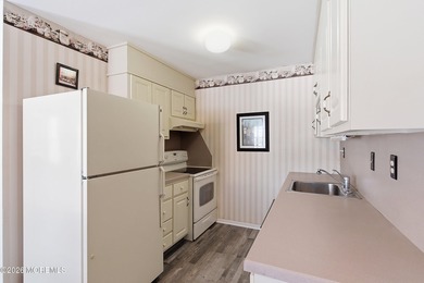 Charming, updated and freshly painted Greenbriar 2-bed attached on Leisure Village East in New Jersey - for sale on GolfHomes.com, golf home, golf lot