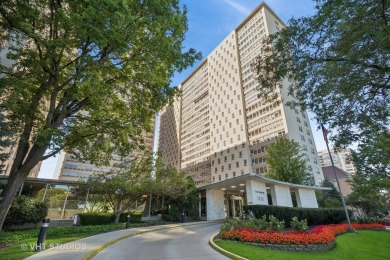 Welcome to this elegantly appointed 2-bedroom, 1-bath condo on Sydney R. Marovitz Golf Course in Illinois - for sale on GolfHomes.com, golf home, golf lot