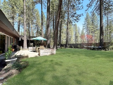 This cozy bright home is located in Graeagle Meadows with views on Graeagle Meadows Golf Course in California - for sale on GolfHomes.com, golf home, golf lot