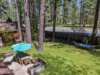 This cozy bright home is located in Graeagle Meadows with views on Graeagle Meadows Golf Course in California - for sale on GolfHomes.com, golf home, golf lot