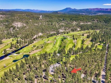 This cozy bright home is located in Graeagle Meadows with views on Graeagle Meadows Golf Course in California - for sale on GolfHomes.com, golf home, golf lot