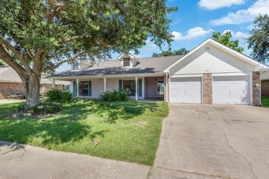 Don't miss out on This 3 bed 2 bath which features new tile on Riverlands Golf and Country Club in Louisiana - for sale on GolfHomes.com, golf home, golf lot