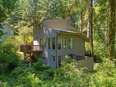 Dreaming of the Oregon Coast? Don't miss this delightful home on Salishan Spa and Golf Resort in Oregon - for sale on GolfHomes.com, golf home, golf lot