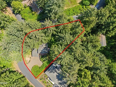 Dreaming of the Oregon Coast? Don't miss this delightful home on Salishan Spa and Golf Resort in Oregon - for sale on GolfHomes.com, golf home, golf lot