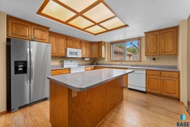 Welcome to this spacious and beautifully maintained 3-bedroom on Prairie Green Golf Course in South Dakota - for sale on GolfHomes.com, golf home, golf lot
