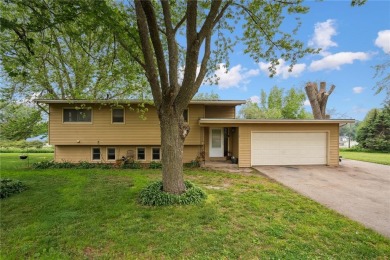 This one comes with a bonus!   Extra lot included in this price! on Lake McBride Golf Course in Iowa - for sale on GolfHomes.com, golf home, golf lot