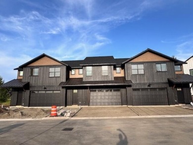 Summer interest rate special, call agent for more details! Call on  in Oregon - for sale on GolfHomes.com, golf home, golf lot