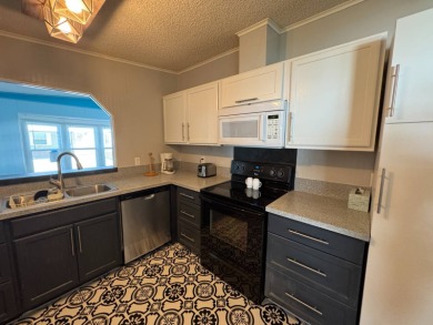 If you're looking for that special home in the Central Florida on Lake Henry Golf Club in Florida - for sale on GolfHomes.com, golf home, golf lot