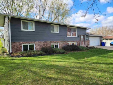 3bed/2bath split foyer home on a .48 Acre lot with mature trees on Fox Run Golf and Country Club in Iowa - for sale on GolfHomes.com, golf home, golf lot