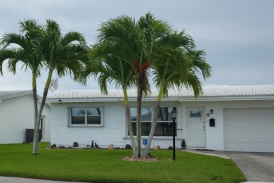 CHARMING 55+ COMMUNITY, PRICED TO SELL!!! HOME IN GREAT on Leisureville Community Golf Course in Florida - for sale on GolfHomes.com, golf home, golf lot