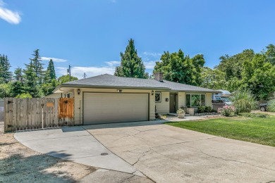 Updated Old East Medford with a huge yard, finished shop, and on Rogue Valley Country Club in Oregon - for sale on GolfHomes.com, golf home, golf lot