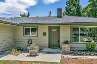Updated Old East Medford with a huge yard, finished shop, and on Rogue Valley Country Club in Oregon - for sale on GolfHomes.com, golf home, golf lot
