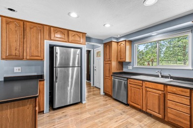 Updated Old East Medford with a huge yard, finished shop, and on Rogue Valley Country Club in Oregon - for sale on GolfHomes.com, golf home, golf lot