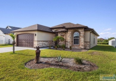 115 Torrey Pines - Beautiful 3BD/2BA open-concept home with lake on South Padre Island Golf Club in Texas - for sale on GolfHomes.com, golf home, golf lot